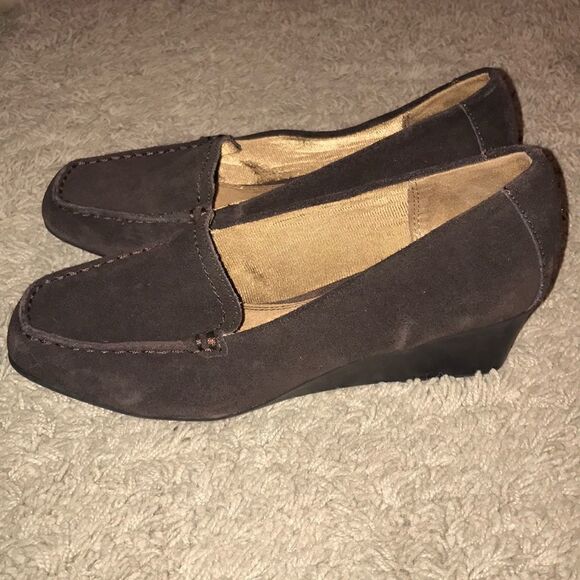(5/$25) Life Stride brown Suede Gabriel Wedge - Picture 2 of 5